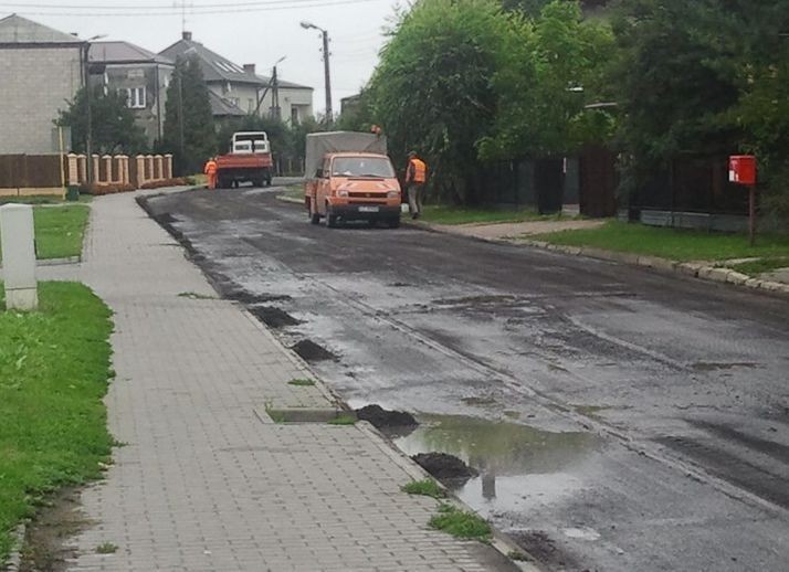 Chełm - remont ul. Kochanowskiego trwa. Prace mają zakończyć...