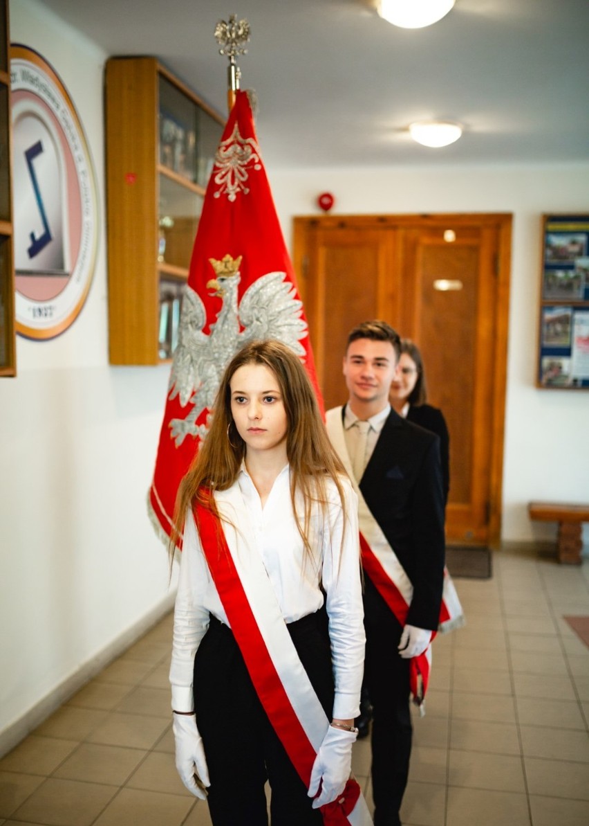 Święto Niepodległości w Kwidzynie. Biało-czerwona "żywa" flaga i śpiewanie Mazurka Dąbrowskiego [ZDJĘCIA]