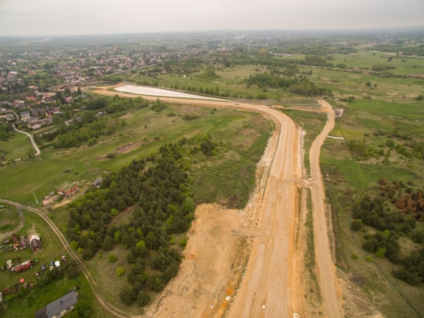 Autostrada A1 Częstochowa - Pyrzowice. ZDJĘCIA z drona. W niektórych miejscach wciąż tylko piach