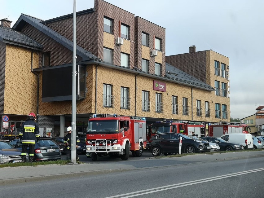 Pruszcz Gdański: Pożar w budynku Energi i ewakuacja? To ćwiczenia strażaków i szkolenie pracowników [ZDJĘCIA]