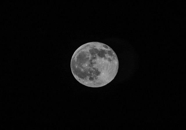 Niezwykły Księżyc nad Zieloną Górą oczami naszych Czytelników. 

Wideo: tak potrafi wyglądać niebo nad Odrą: 