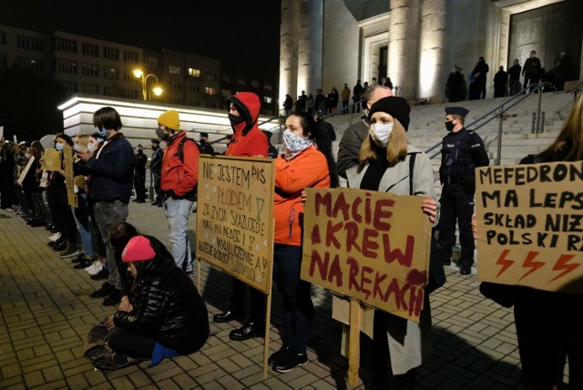 Kontrmanifestacja Młodzieży Wszechpolskiej w Katowicach

Zobacz kolejne zdjęcia. Przesuwaj zdjęcia w prawo - naciśnij strzałkę lub przycisk NASTĘPNE