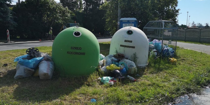 Piekary: sterta śmieci przy pętli autobusowej
