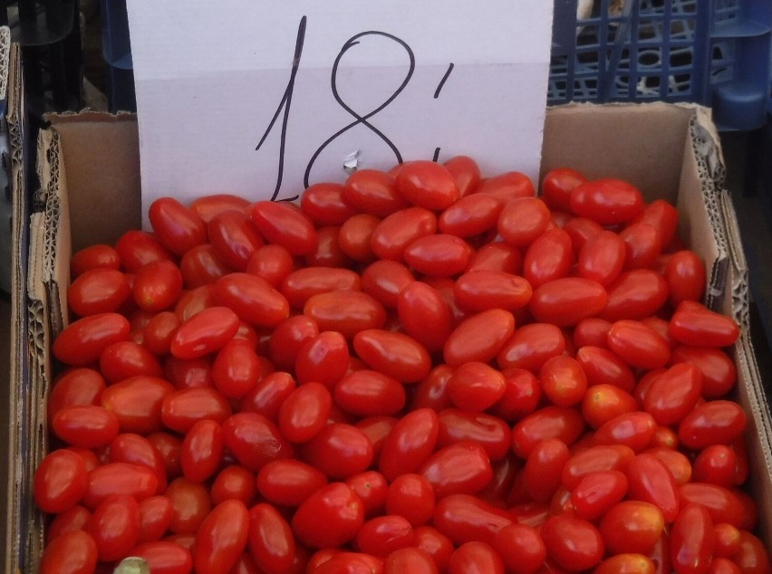 Pomidory koktajlowe kosztowały 18 złotych za kilogram