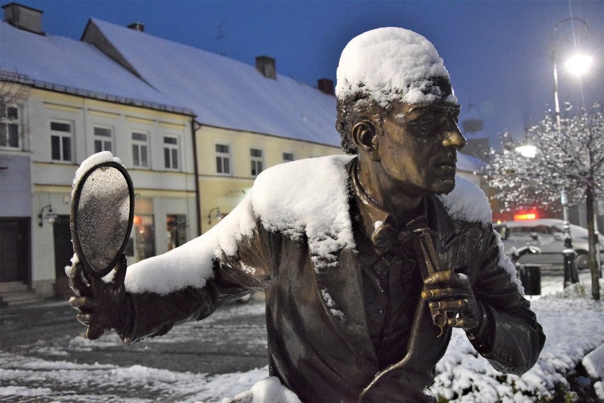 Pierwszy śnieg w Sieradzu. Zobacz jak wyglądało miasto w sobotni ranek ZDJĘCIA