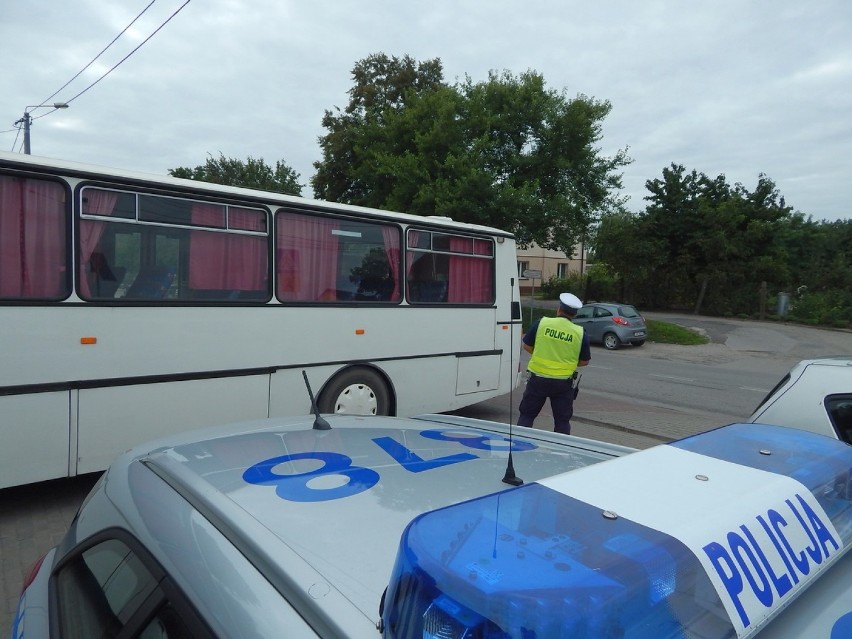 Radziejów. Policjanci z Radziejowa i inspektorzy ITD sprawdzali autokary szkolne. Nie wszystkie były sprawne!