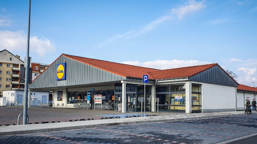 Leszno. Zamknięto market Lidl przy Mickiewicza. W jego miejscu ma powstać większy sklep [ZDĘCIA]