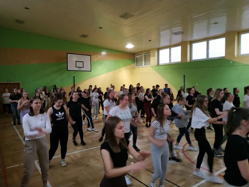 W Zespole Szkół nr 1 w Wieluniu zorganizowano maraton fitnesowo- taneczny dla Frania 