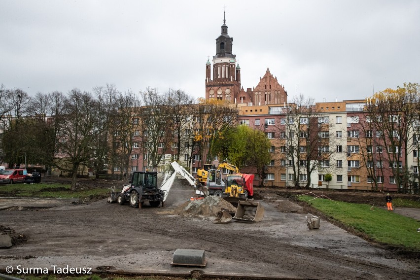 Rozpoczęła się modernizacja boiska szkolnego przy "nowym ogólniaku". ZDJĘCIA, WIDEO