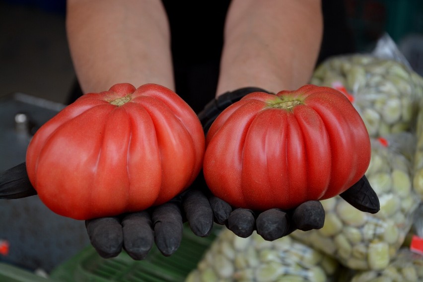 Mężczyźni regularnie jedzący pomidory są o 34 proc. mniej...