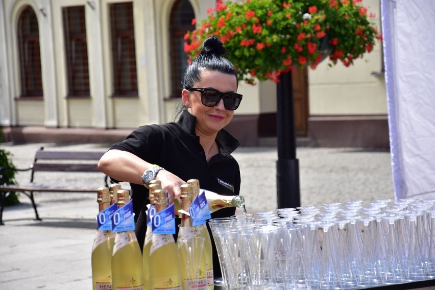 4. Międzynarodowy Festival Cabrio Poland 2019. Samochody przyjechały z Wągrowca do Żnina [zdjęcia, wideo] 