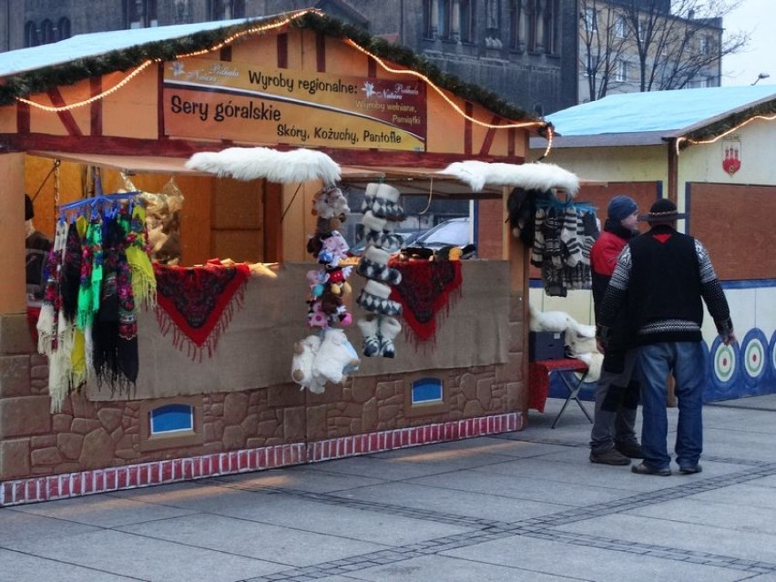 Rudzki kiermasz świąteczny na placu Jana Pawła II już trwa [FOTO]