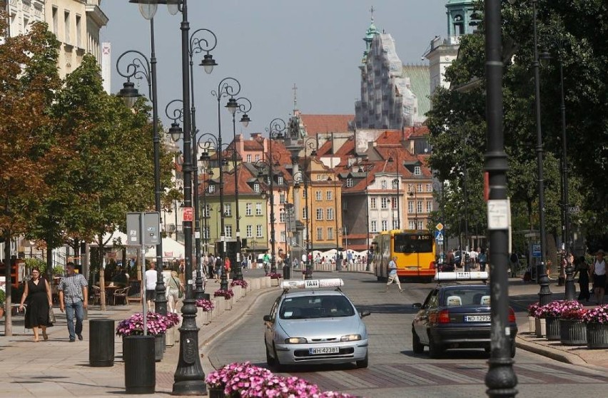 Trakt Królewski w weekendy bez samochodów i autobusów. Nowy Świat i Krakowskie Przedmieście znów zmienią się w deptak