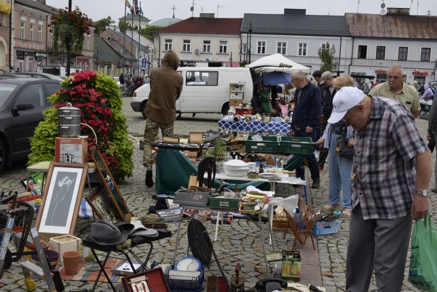 Pierwsze letnie Targi Kolekcjonerów na płycie skierniewickiego Rynku