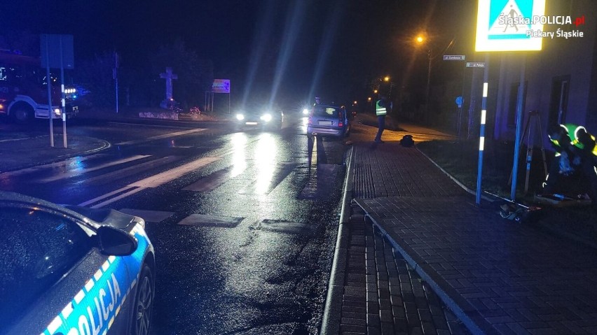 Wypadek w Piekarach Śląskich. 82-letni kierowca potrącił kobiety na przejściu dla pieszych. Poszkodowane zostały zabrane do szpitala