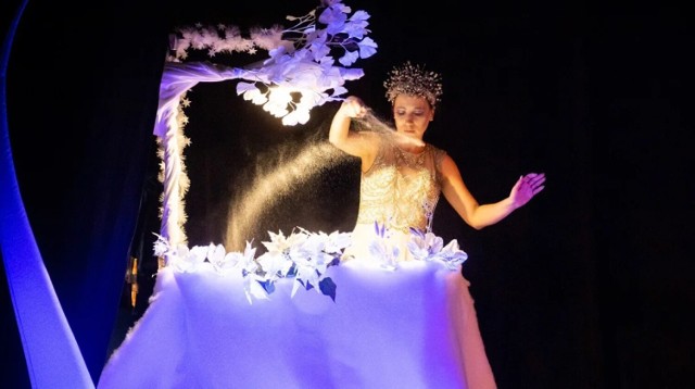 Show "Królowa Śniegu" to połączenie sztuki malowania piaskiem i teatru