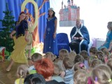 Rodzice dzieci z Przedszkola nr 4 zaprezentowali pociechom spektakl: Królewna Śnieżka