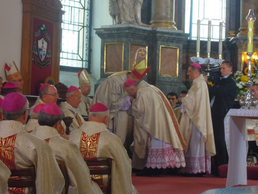 Diecezja zamojsko-lubaczowska ma nowego biskupa (zdjęcia i releacja z ingresu)