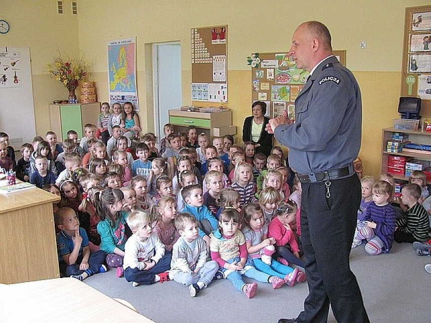 Policjanci rozmawiali z przedszkolakami o bezpieczeństwie