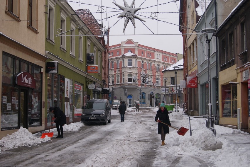 Dzień dobry Rybnik. Dziś środa 4 stycznia. Walka ze śniegiem w całym mieście [ZDJĘCIA]