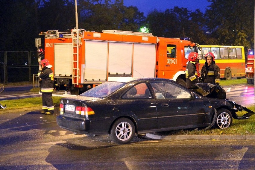 Wrocław: Na ul. Bałtyckiej wóz strażacki zderzył się z osobówką (ZDJĘCIA)