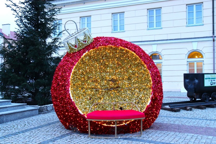 Na Placu Kościuszki w Łęczycy pojawiły się świąteczne...