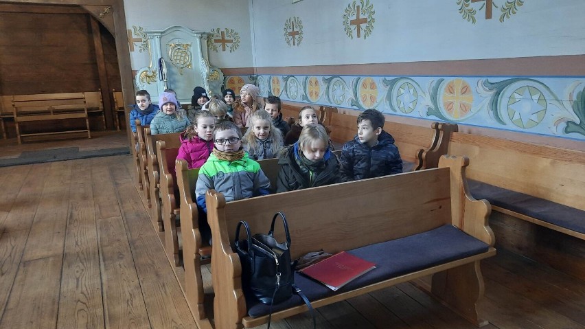 "Hej Kolęda!" z obornicką biblioteką. Dzieci zaśpiewały w Kościele św. Krzyża [ZDJĘCIA]
