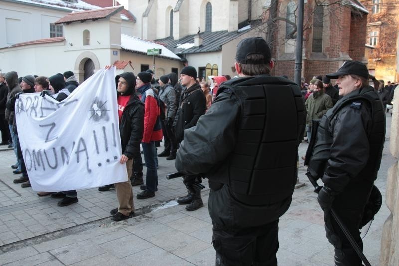 Kraków: protest przeciw rządowi Donalda Tuska na Rynku Głównym [FOTO]