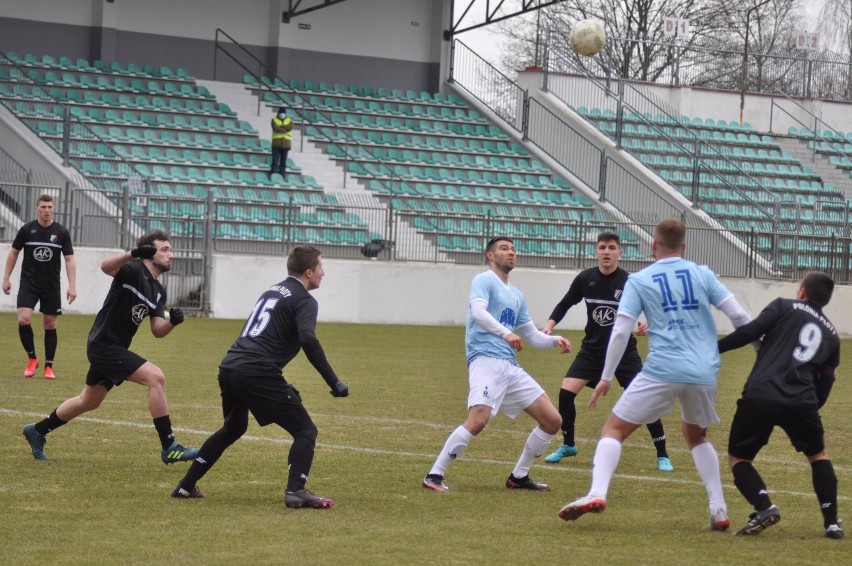 MKP Szczecinek zaczął piłkarską wiosnę na własnym stadionie. Na początek Polonia Płoty [zdjęcia]