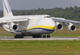 Gigantyczny samolot AN-124 Rusłan wylądował w Pyrzowicach [ZDJĘCIA]