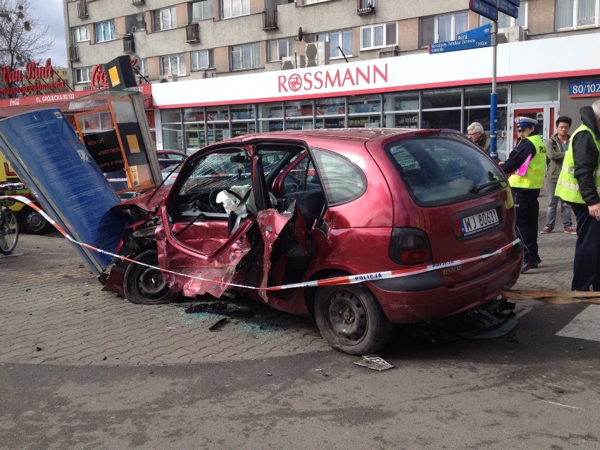 W wypadku na skrzyżowaniu ulic Grójeckiej i Bitwy...