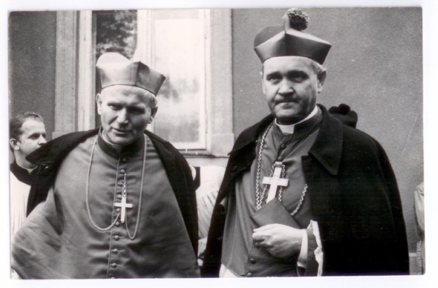 Uroczystościom z okazji 50-lecia koronacji obrazu Matki Bożej w Zawadzie przewodniczył kardynał Karol Wojtyła, ówczesny metropolita krakowski