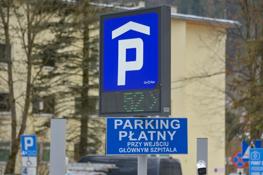 Parking przy szpitalu w Zakopanem
