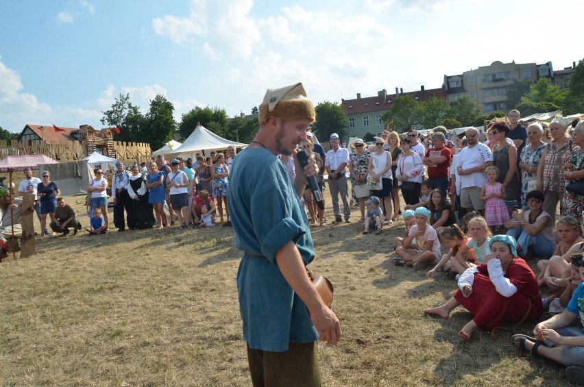 Gniezno: Koronacja Królewska 2019. Wesołe zaślubiny na zakończenie dwudniowej imprezy [FOTO, FILM]