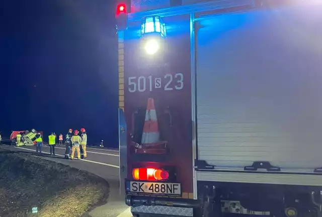 Śmiertelny wypadek na krajowej 11 w Lublińcu. Nie żyje kobieta, ranni mężczyźni znajdują się w szpitalu.