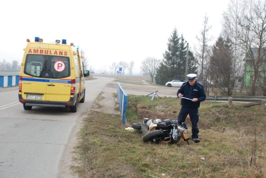 Koszwały: Zderzenie samochodu z motorowerem [ZDJĘCIA]