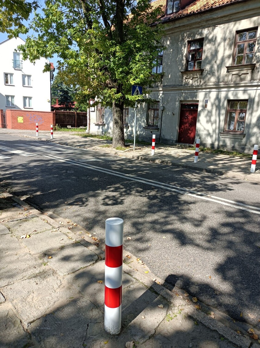 Problem z miejscami parkingowymi przy Miejskim Przedszkolu nr 33 w Płocku