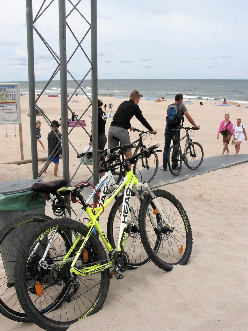 Wypady rowerowe na zachodnie plaże w Ustce to sposób na...