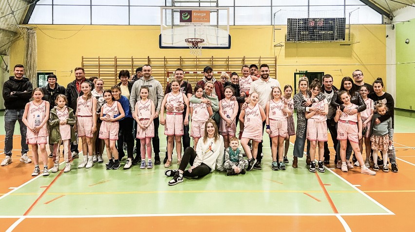 Koszykarki Sokoła Żary zagrały swój pierwszy mecz w lidze! Żeńska drużyna pisze nową historię żarskiego basketu