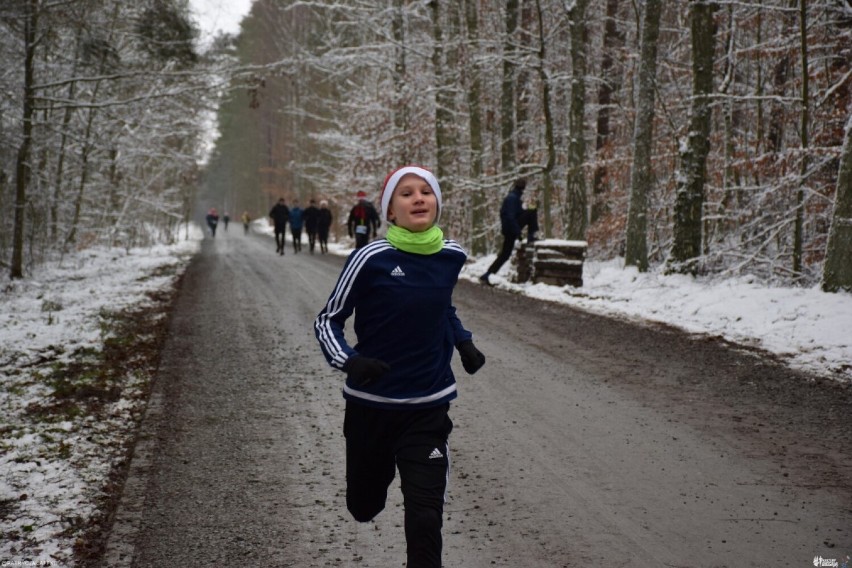 Biegowe Mikołajki w Chwaszczynie zamknęły sezon biegowy na Kaszubach