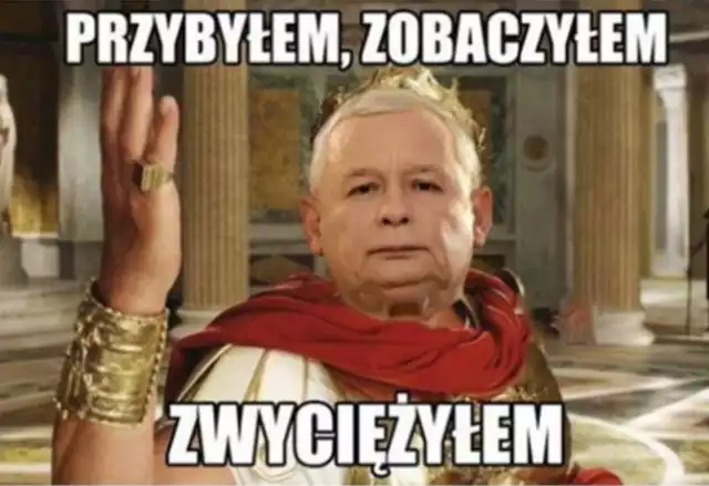 Jarosław Kaczyński obchodzi 69. urodziny. Zobacz najlepsze MEMY KACZYŃSKI na urodziny Prezesa PiS.

Jarosław Kaczyński 18 czerwca obchodzi swoje 69. urodziny. Życzenia urodzinowe dla prezesa Prawa i Sprawiedliwości płyną z całej Polski. Powstają również charakterystyczne memy, pokazujące jak dużą rolę odgrywa Jarosław Kaczyński w życiu Polaków.

Jarosław Kaczyński urodził się w Warszawie. Jego bratem bliźniakiem był Lech Kaczyński, który był również prezydentem RP. Bracia Kaczyńscy zagrali w filmie: "O dwóch takich, co ukradli księżyc", którego wyreżyserował Jan Batory, wcielając się w role Jacka (Lech Kaczyński) i Placka (Jarosław Kaczyński).