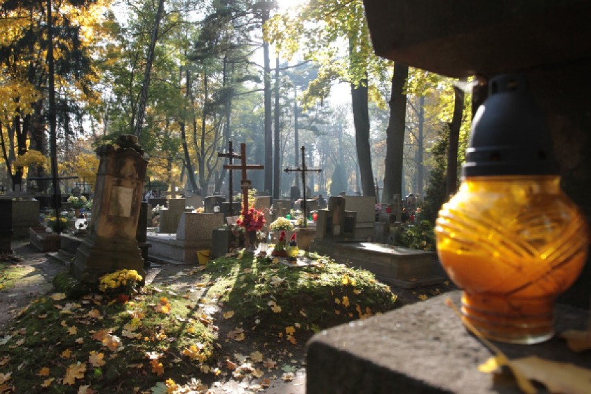 2 listopada obchodzimy Zaduszki. Czym jest Dzień Zaduszny,...