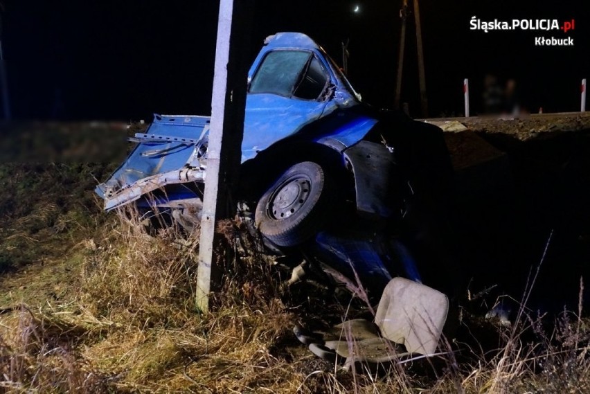 Wypadek na przejeździe kolejowym w Kulejach. Sprawca był nietrzeźwy, decyzją sądu został tymczasowo aresztowany [ZDJĘCIA]