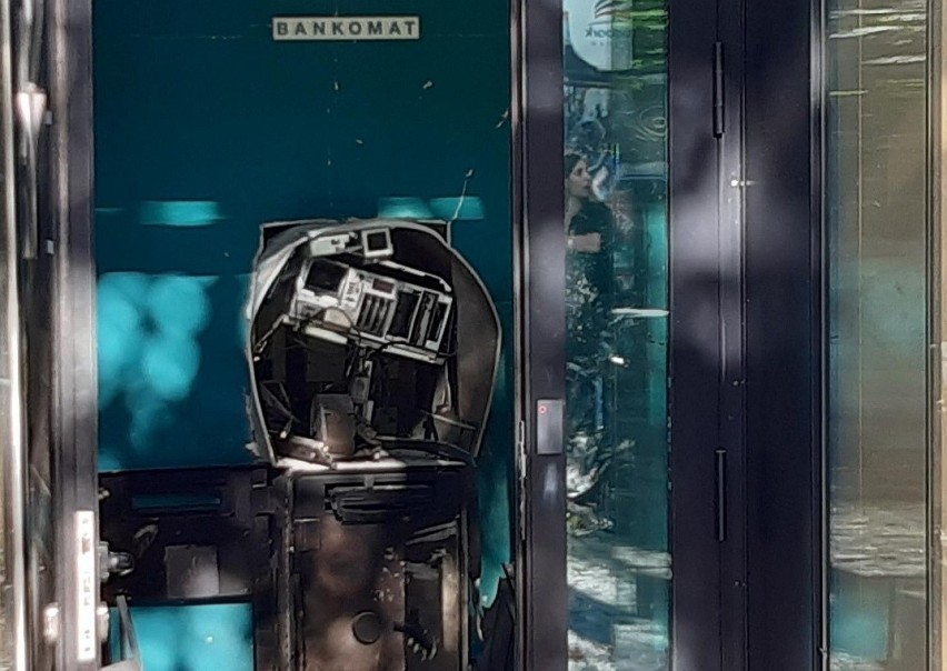 Nieznany sprawca wysadził bankomat przy placu Powstańców...