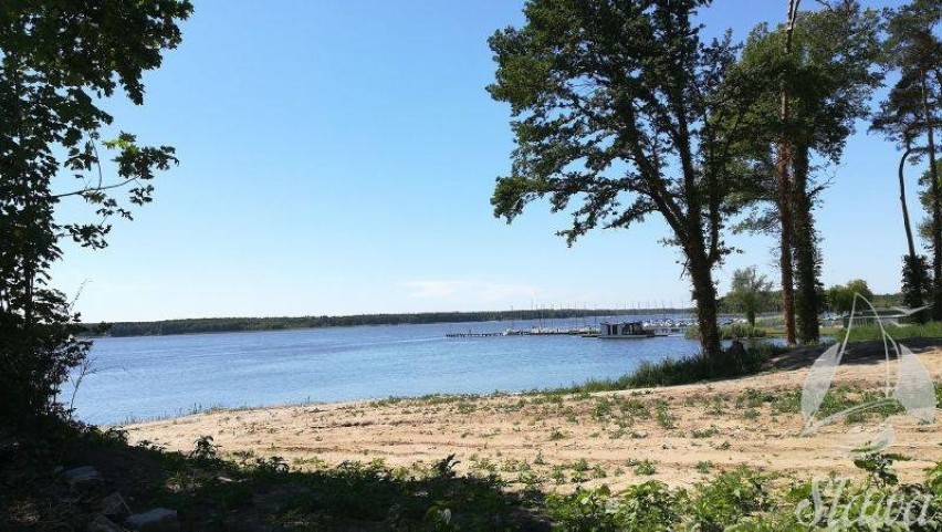 Jezioro Sławskie. Duża plaża i dobrze zagospodarowana.