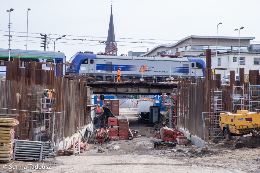 Stargard się zmienia. Przebudowa wiaduktu, remont peronów. Tak wygląda dworzec i jego okolice. Najnowsze zdjęcia