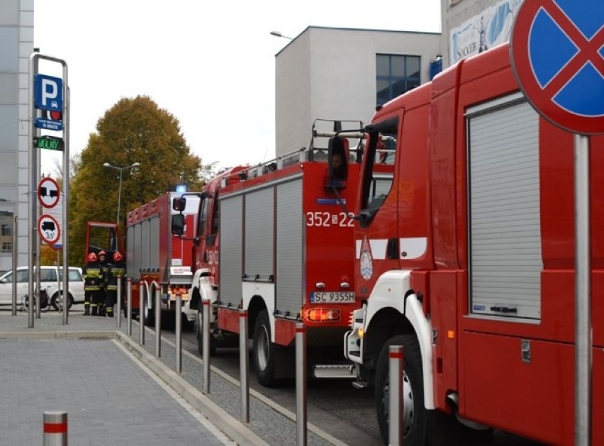 Częstochowa: ewakuacja biurowca "Centrum". Budynek na kilka godzin opuściło ok. 100 osób