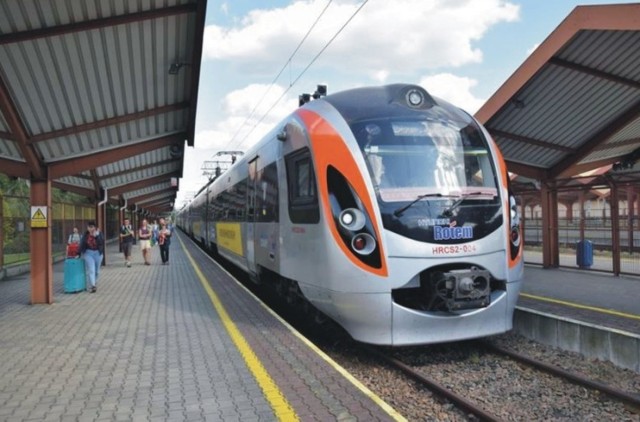 Bezpośrednie połączenia kolejowe Przemyśla z miastami na Ukrainie cieszyły się dużą popularnością wśród pasażerów polskich i ukraińskich.