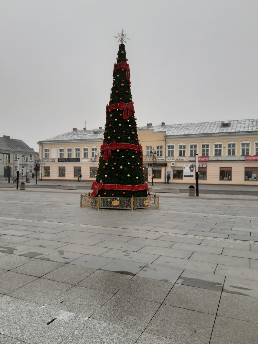 W Suwałkach pojawiły się już pierwsze Bożonarodzeniowe dekoracje. Rozbłysną 6 grudnia