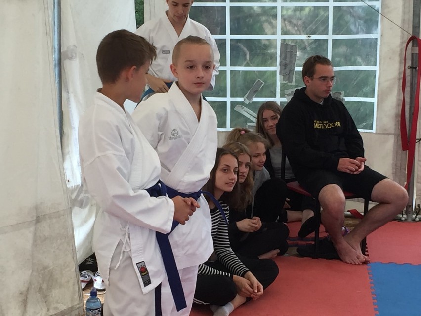 Zawodnicy Obornickiego Klubu Karate na obozie w Międzywodziu